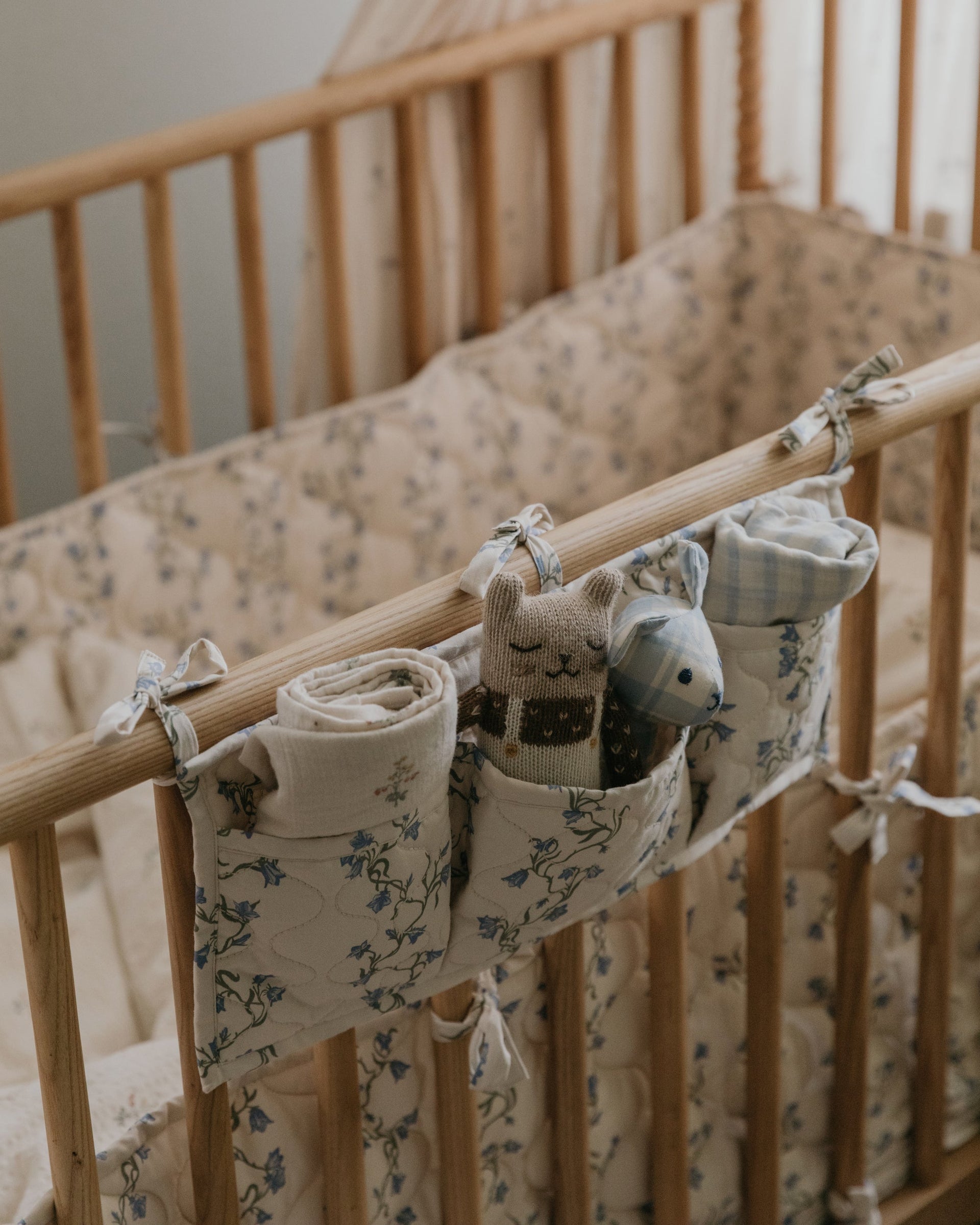 Satin Quilted Bed Pocket Bell Flower