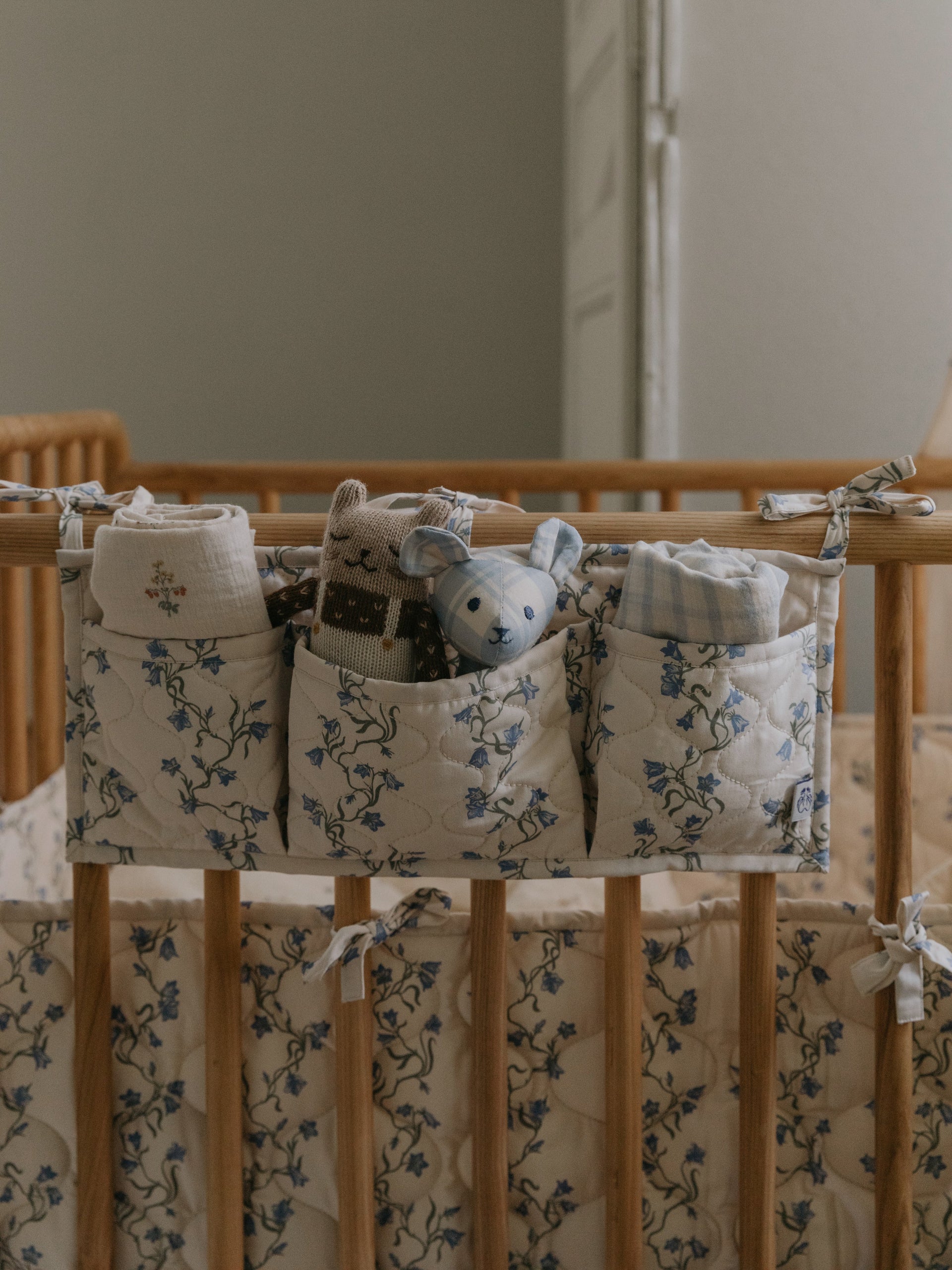 Satin Quilted Bed Pocket Bell Flower
