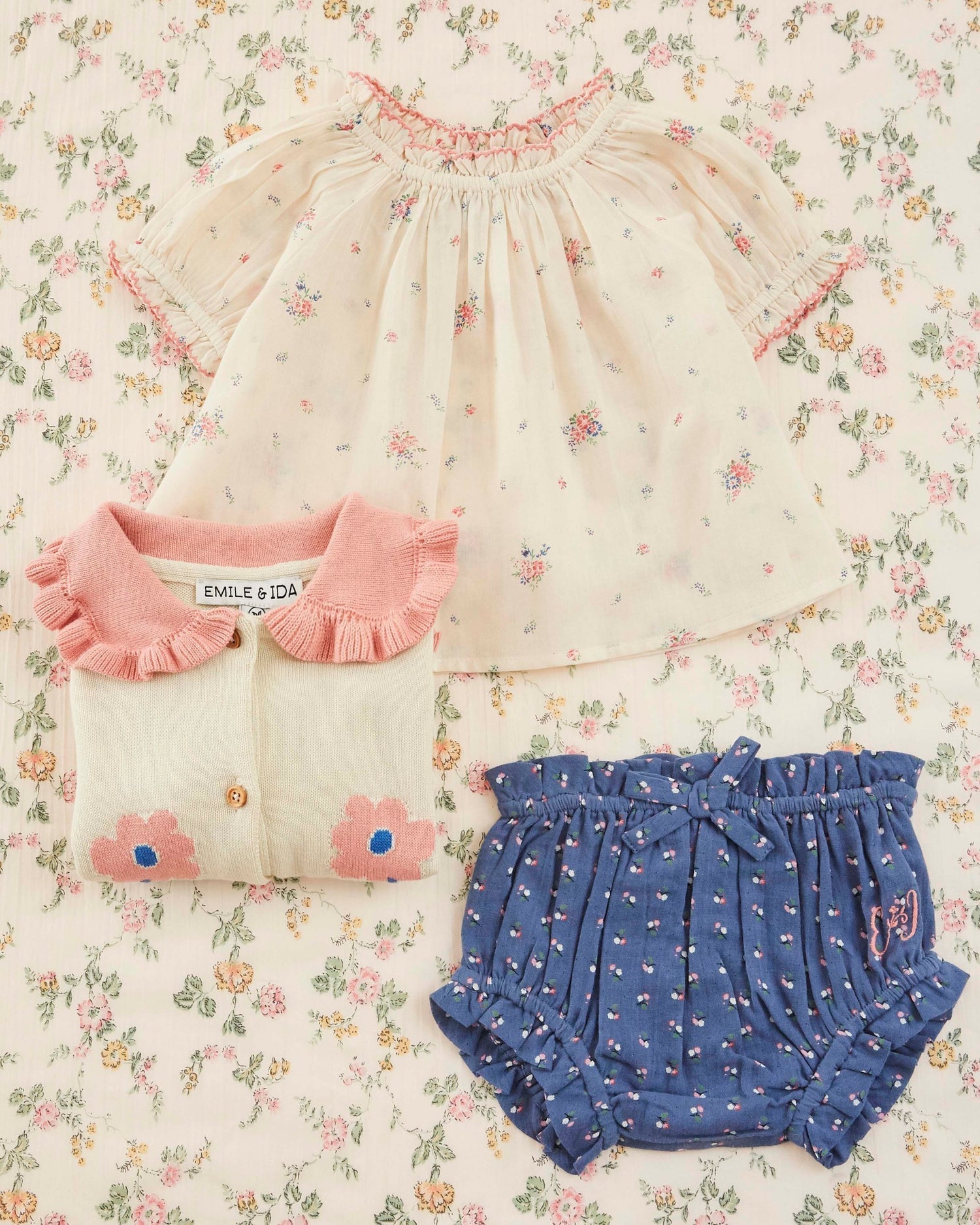 Bloomer Mini blue flowers