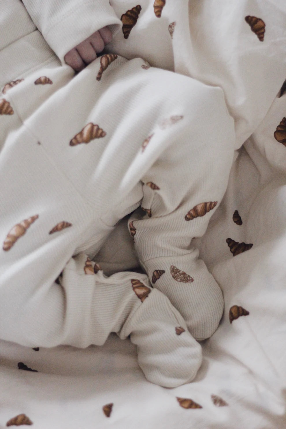 VACVAC Mini Croissant Pants w. feet image 1