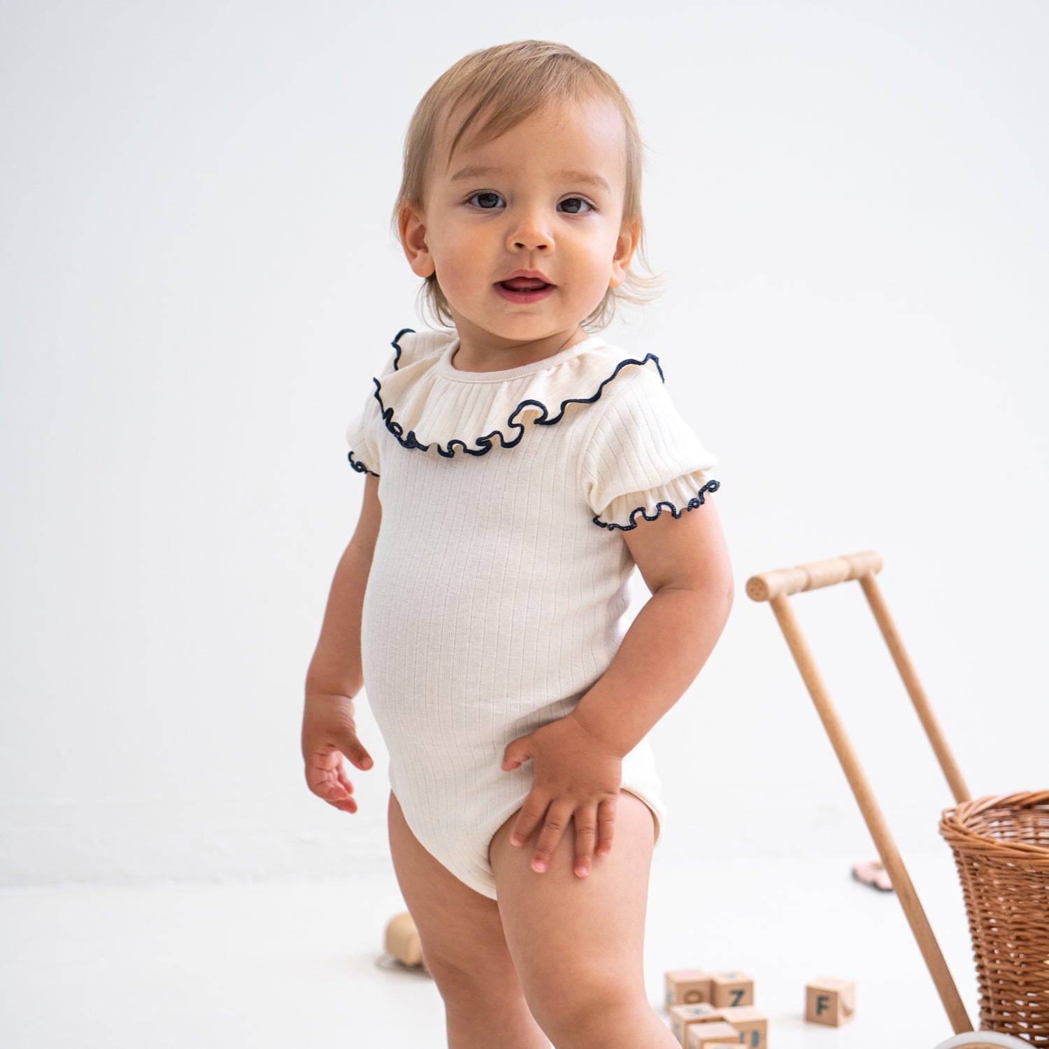 Nynne Body Nature with Dark Blue contrast