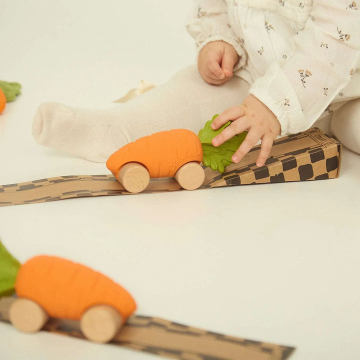 Oli&Carol Cathy the Carrot Car image 2