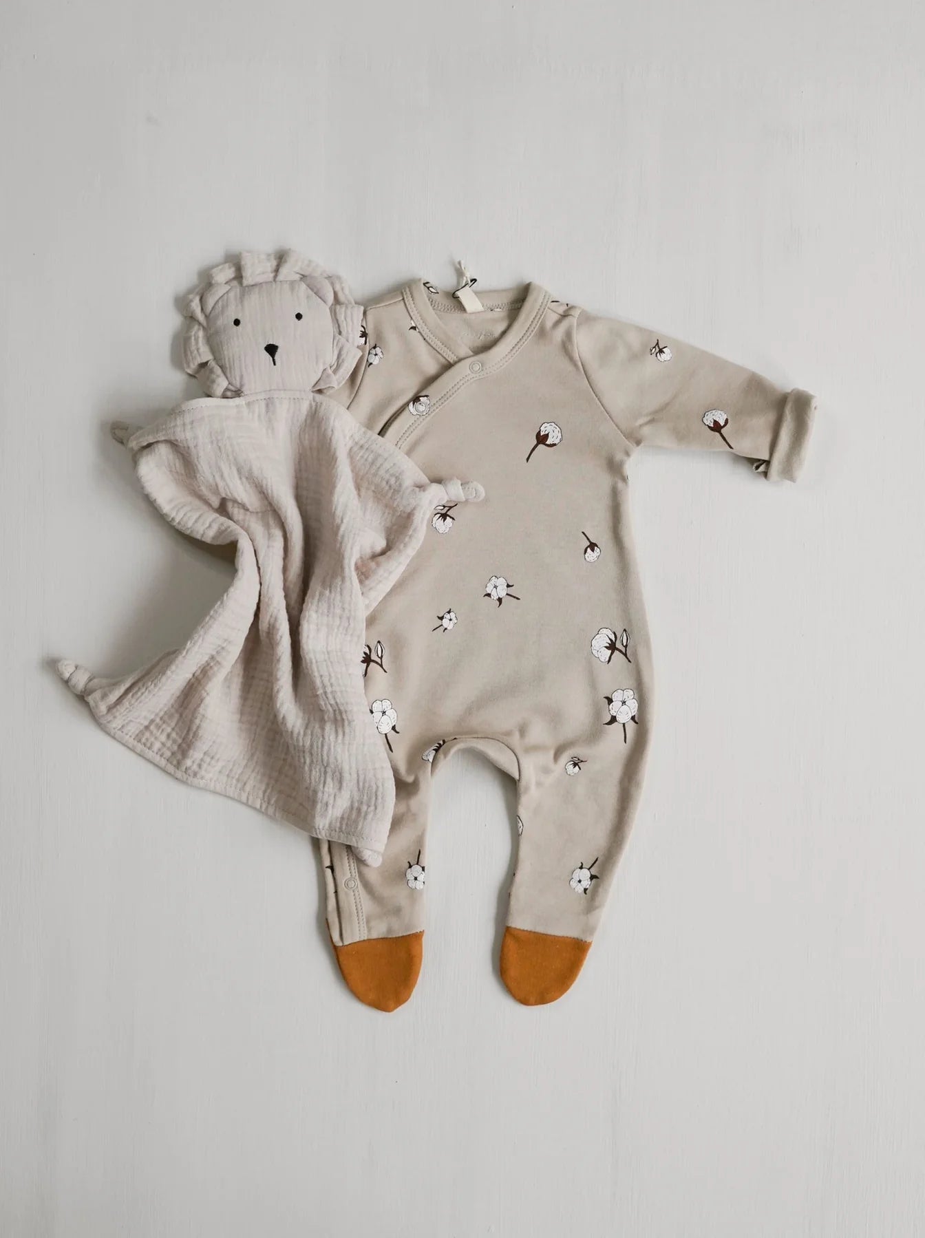Organic Zoo Cottonfield Suit with contrast feet image 1