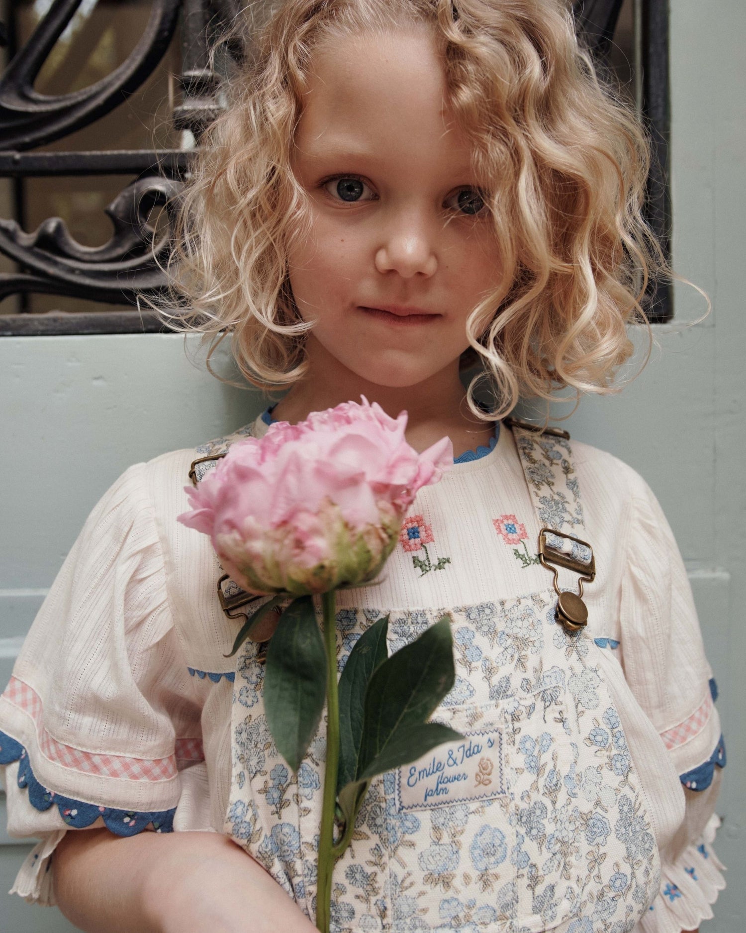 Blouse Embroidered cream flowers