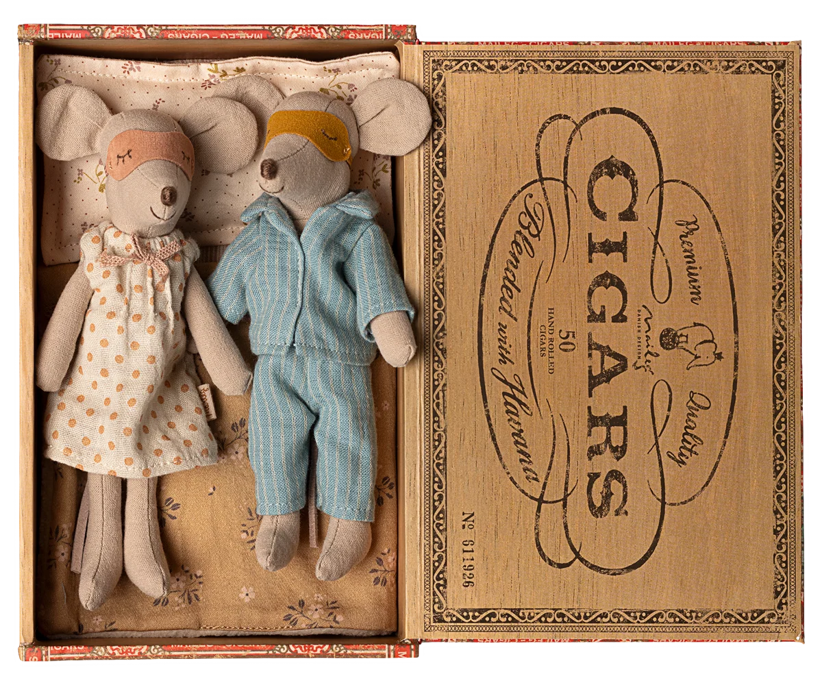 Mum & Dad mice in cigarbox