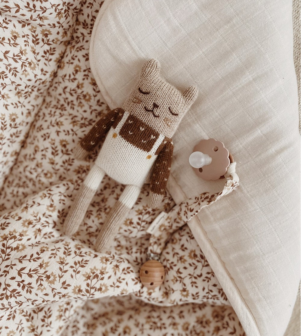 Main Sauvage Kitten knit toy | ecru overalls image 1