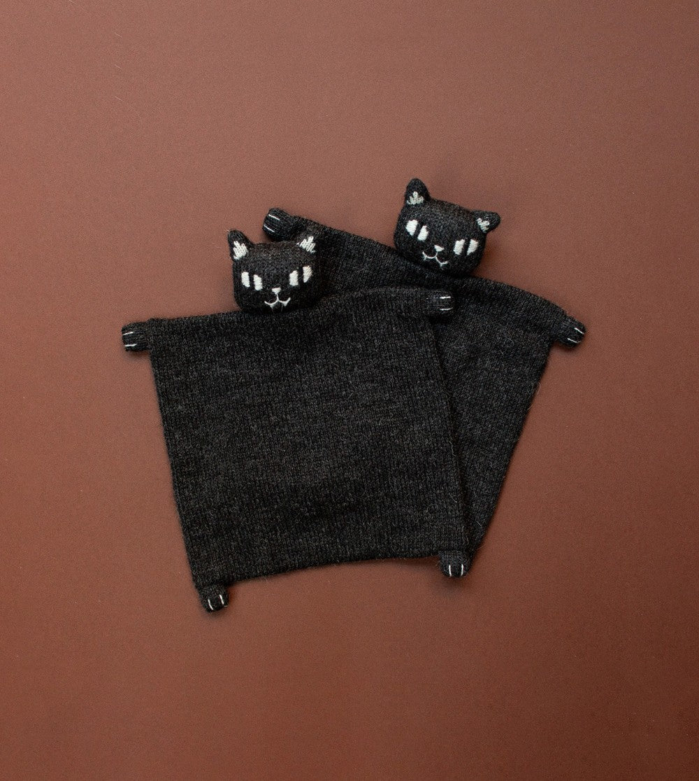 Main Sauvage Knit cuddle cloth | vampire cat image 1