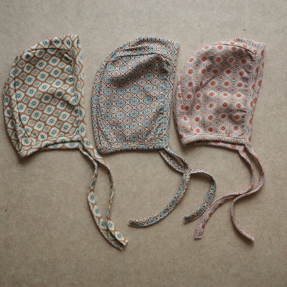 pixel art pattern bonnet / 3col